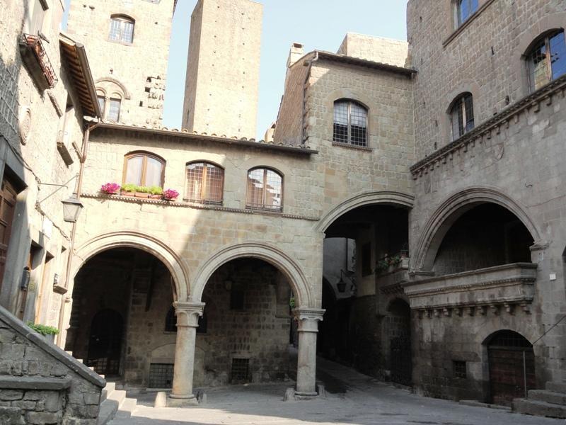 Viterbo-Quartiere-San-Pellegrino-gioello-darchitettura-medioevale
